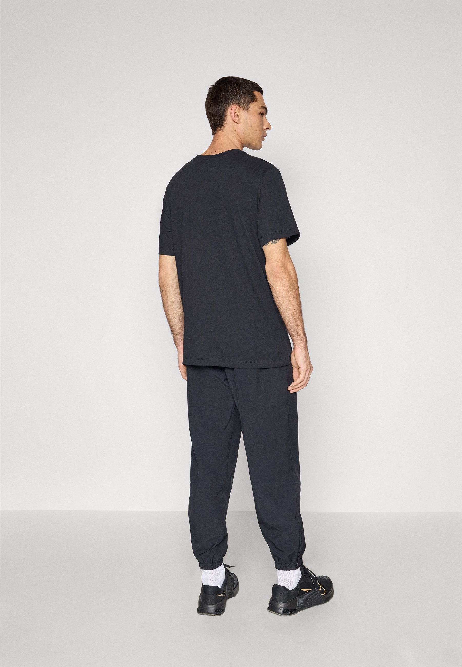 FORM - Trainingsbroek - black/reflective silver-coloured