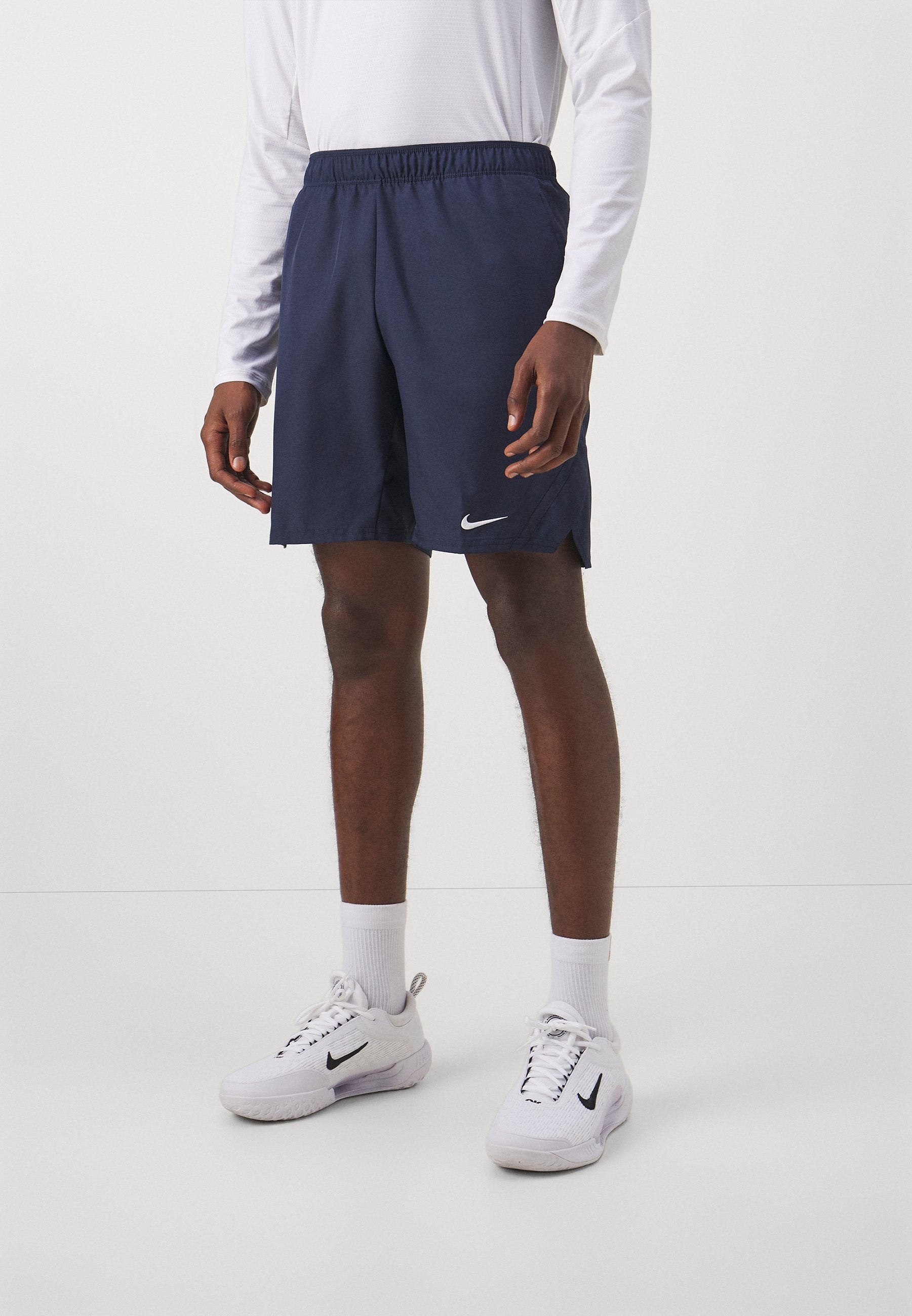COURT VICTORY - Korte broeken - obsidian/white