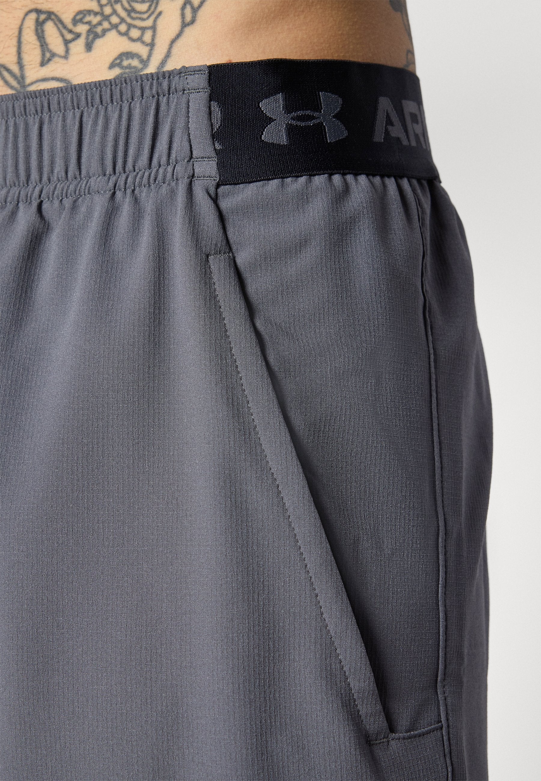VANISH WOVEN - Korte broeken - castlerock/black